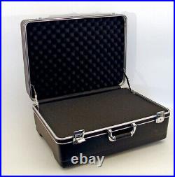 221609H PLATT CASE WITH WHEELS AND HANDLE -New $200.00