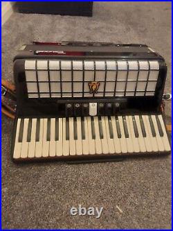 Accordion Piano Parrot 120 Bass + case In Mint Condition