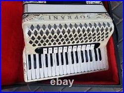 Accordion Soprani 96 Bass In perfect condition