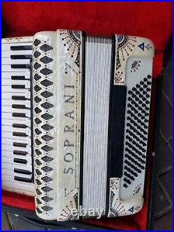 Accordion Soprani 96 Bass In perfect condition