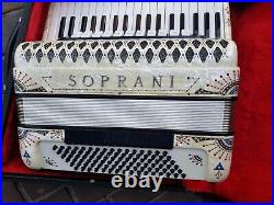 Accordion Soprani 96 Bass In perfect condition