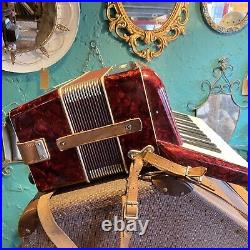 Fully Working VGC Piano Accordion 32 Bass German Worldmaster Post Laborem & Case