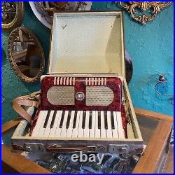 Fully Working VGC Piano Accordion 32 Bass German Worldmaster Post Laborem & Case