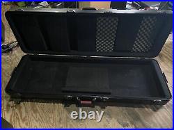 Gator Hard Flightcase on Wheels 88 key keyboard electric piano