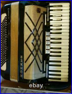 HOHNER VIRTUOLA III. Full Size piano accordion 120 bass
