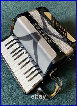 Hohner Black 48 piano accordion great condition in Hohner original case