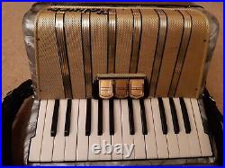 Hohner Piano Accordion STUDENT VM 48 BASS With Original Case, Excellent Con
