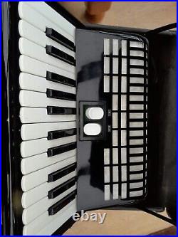 Hohner Student 48 Bass black Piano Accordion with Hard Case