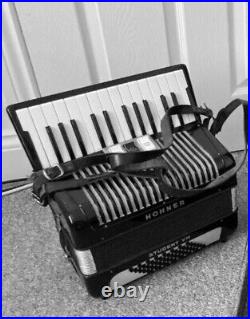 Hohner Student VM 48 Bass Piano Accordion with Hard Case