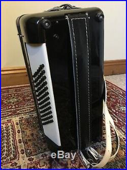 Hohnica Parrot 72 Bass Piano Accordion Black With Hard Case