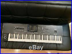 Korg PA3X 61-Key Professional Arranger Keyboard Black piano SKB Case