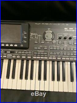 Korg PA3X 61-Key Professional Arranger Keyboard Black piano SKB Case