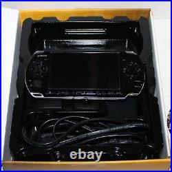 PSP 3000 PlayStation Piano Black complete in box w headphones and case