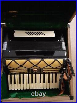 Parrot 24 Bass 30 Key Accordion With Hard Case, please see pictures VGC