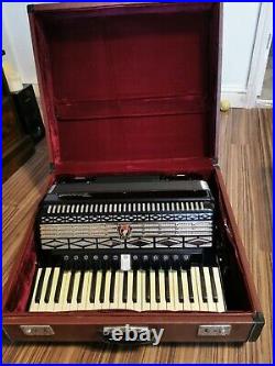 Parrot Black Chinese 120 Bass Piano Accordion With Straps In A Hard Carry Case