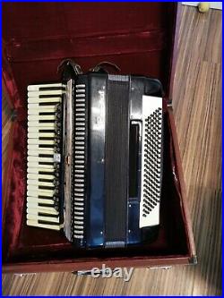Parrot Black Chinese 120 Bass Piano Accordion With Straps In A Hard Carry Case