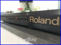 ROLAND KR-33 Electronic Stage Piano Digital Keyboard 76 Keys Black +Flight case