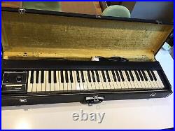 Roland-EP-10-Electronic-Piano-61-Keys-1970-s-With-Original-Flight-Case-01-rs