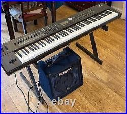 Roland RD2000 Digital Stage Piano / Keyboard & Amp / Case GENUINE BARGAIN