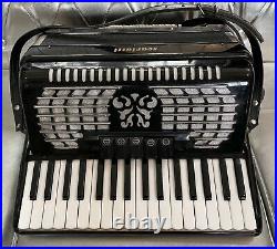 Scarlatti Piano Accordion, 72 Bass buttons Black finish 34 treble keys with Case