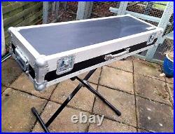 Swan Flight Case for Roland Juno D, Roland VR-09 or similar sized keyboard/synth