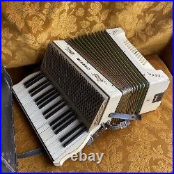 Working Accordion HOHNER Carmen 48 Bass Vintage Cream & Case Piano Squeeze Box
