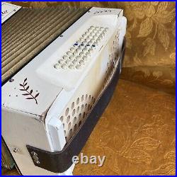 Working Accordion HOHNER Carmen 48 Bass Vintage Cream & Case Piano Squeeze Box
