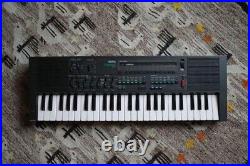 YAMAHA PortaSound MK-100 80's 49key Vintage Keyboard with Case