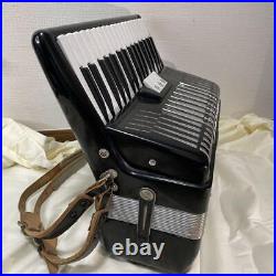 YAMAHA YA-48 Accordion Black 34 Keyboard 48 Bass withCase Strap scratches