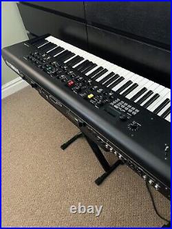 Yamaha CP73 Professional Stage Piano PLUS Yamaha Music soft case