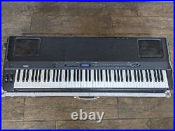 Yamaha P200 stage piano with flight case
