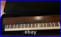 Yamaha electric keyboard piano + case